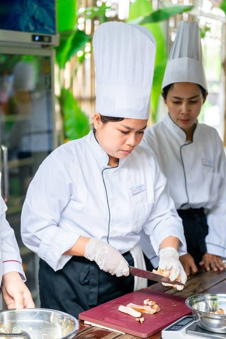 Promoting the Gastronomy Sector through Technical Capacity Building for Tourism Professionals and HoKa Trainers in Culinary Arts!
