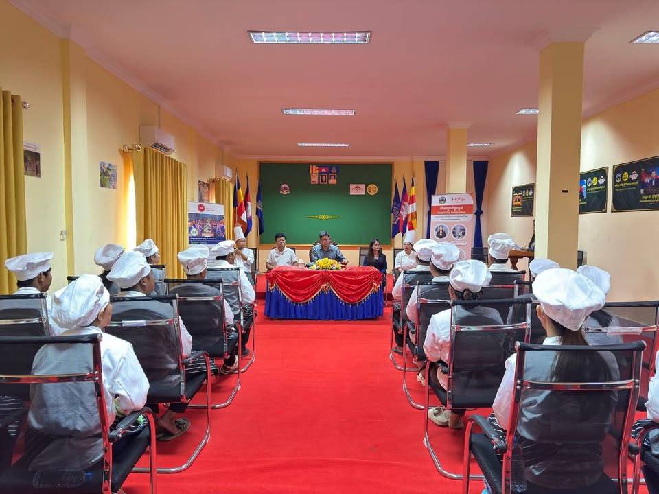 The Stung Treng Provincial Department of Tourism, funded by Swisscontact, successfully concluded a comprehensive vocational training program in Cooking.