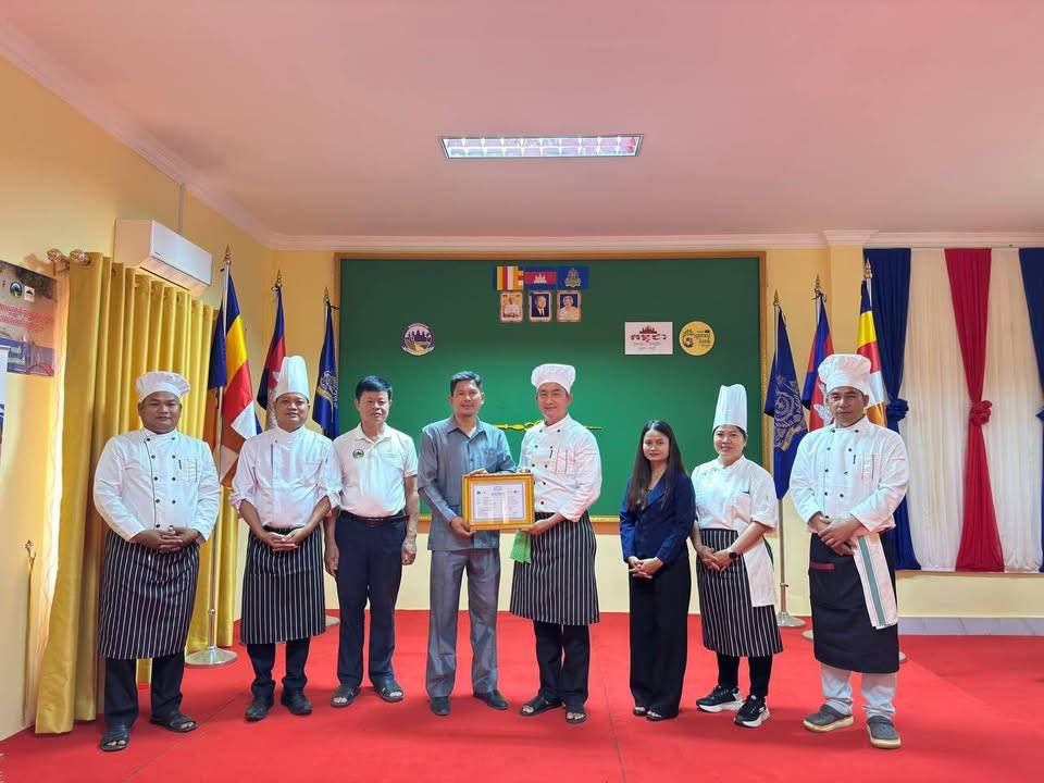 The Stung Treng Provincial Department of Tourism, funded by Swisscontact, successfully concluded a comprehensive vocational training program in Cooking.