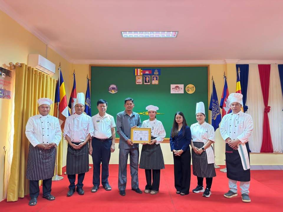 The Stung Treng Provincial Department of Tourism, funded by Swisscontact, successfully concluded a comprehensive vocational training program in Cooking.