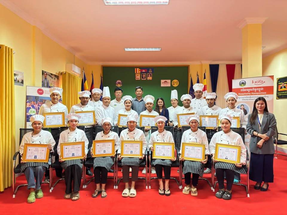 The Stung Treng Provincial Department of Tourism, funded by Swisscontact, successfully concluded a comprehensive vocational training program in Cooking.