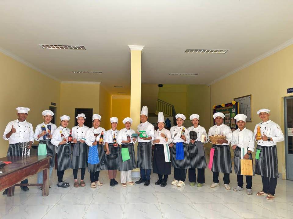 The Stung Treng Provincial Department of Tourism, funded by Swisscontact, successfully concluded a comprehensive vocational training program in Cooking.