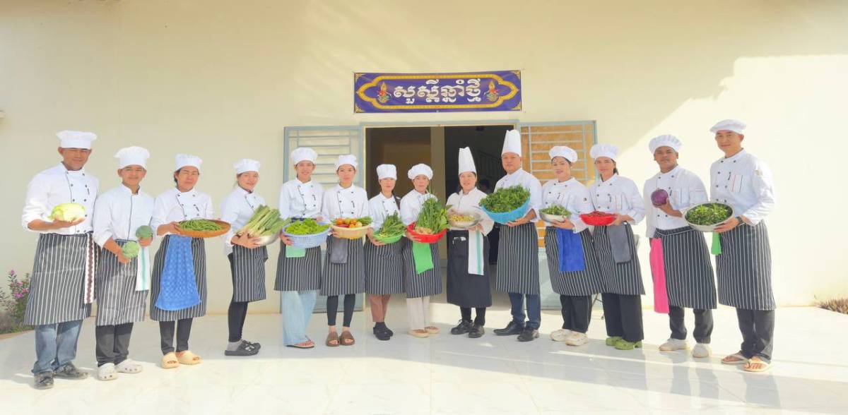 The Stung Treng Provincial Department of Tourism, funded by Swisscontact, successfully concluded a comprehensive vocational training program in Cooking.