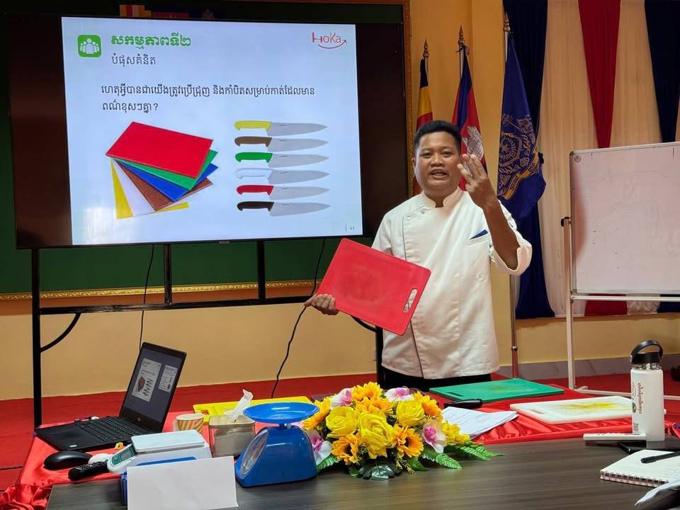 The Stung Treng Provincial Department of Tourism, funded by Swisscontact, successfully concluded a comprehensive vocational training program in Cooking.
