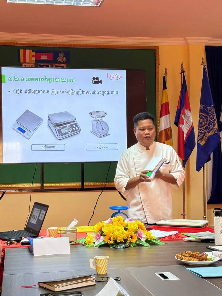 The Stung Treng Provincial Department of Tourism, funded by Swisscontact, successfully concluded a comprehensive vocational training program in Cooking.
