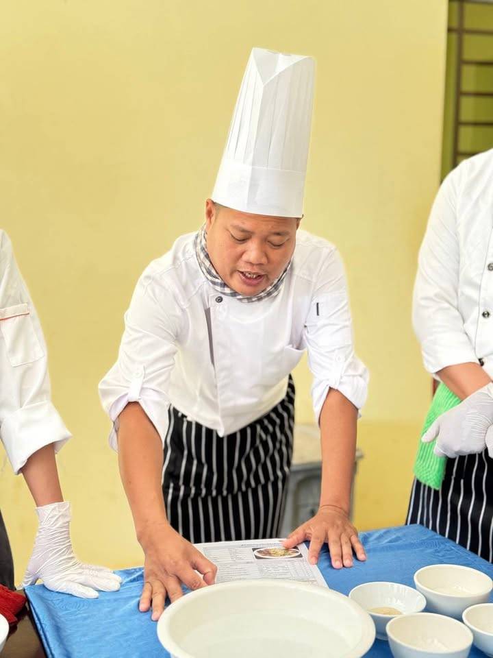 The Stung Treng Provincial Department of Tourism, funded by Swisscontact, successfully concluded a comprehensive vocational training program in Cooking.