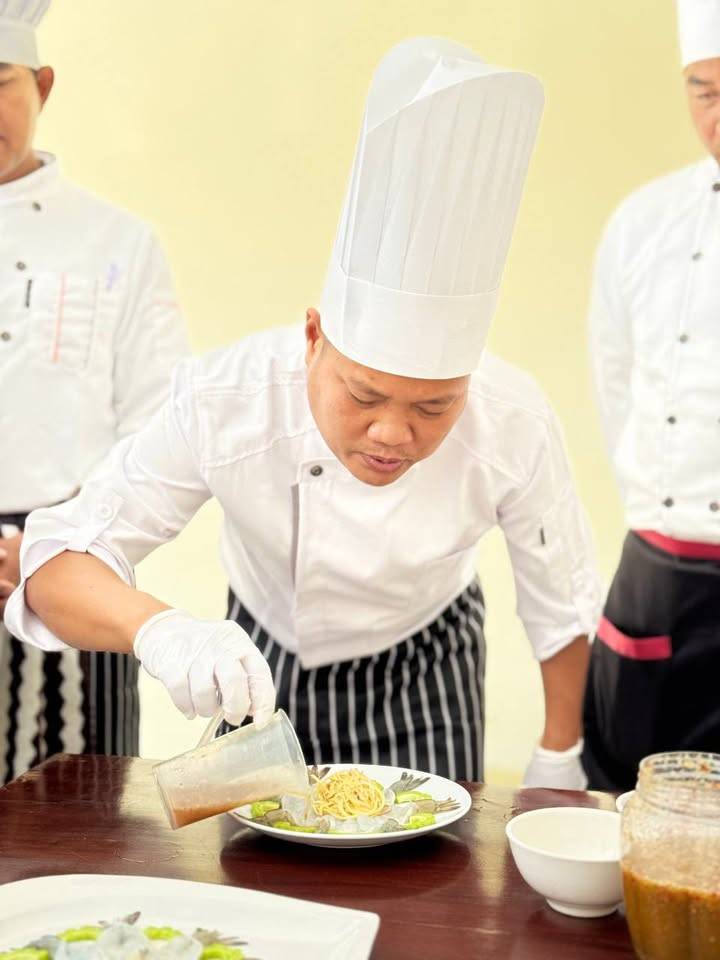 The Stung Treng Provincial Department of Tourism, funded by Swisscontact, successfully concluded a comprehensive vocational training program in Cooking.