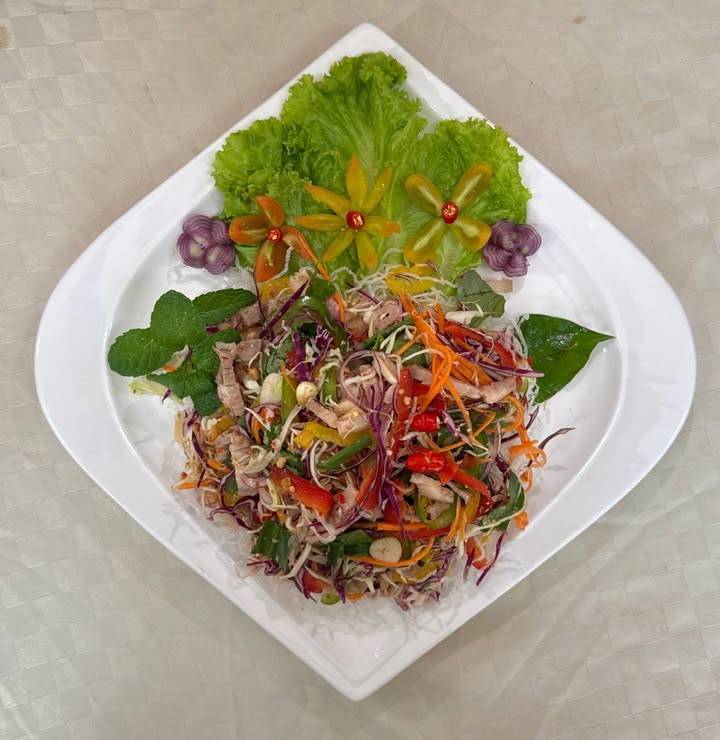 The Stung Treng Provincial Department of Tourism, funded by Swisscontact, successfully concluded a comprehensive vocational training program in Cooking.