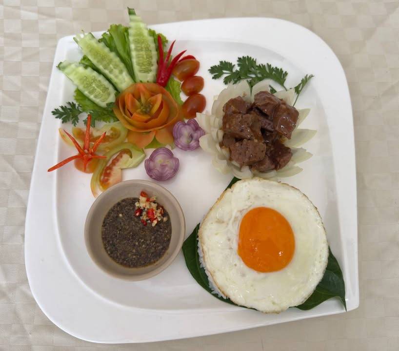 The Stung Treng Provincial Department of Tourism, funded by Swisscontact, successfully concluded a comprehensive vocational training program in Cooking.